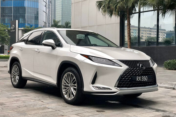 Hãy kiểm tra kỹ xe và tìm địa chỉ uy tín để mua xe Lexus cũ