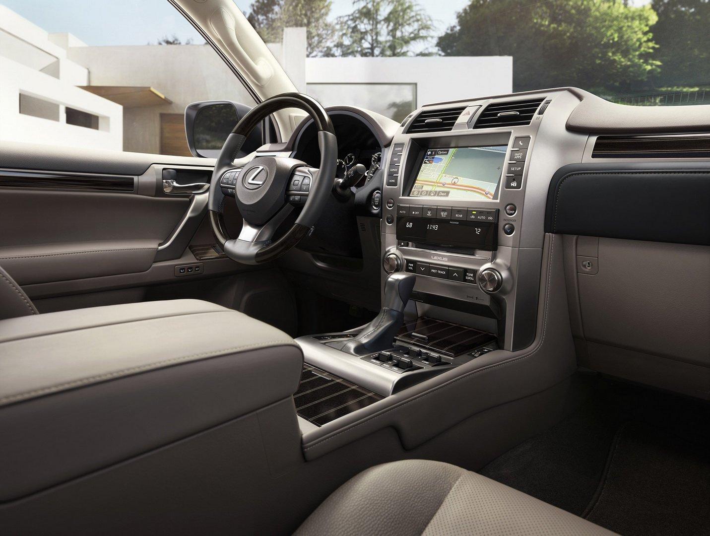 Lexus GX 460 sở hữu tiện nghi hiện đại