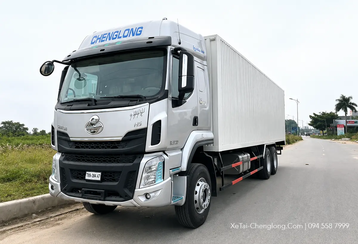Thùng kín xe tải Chenglong H5 270HP 3 chân