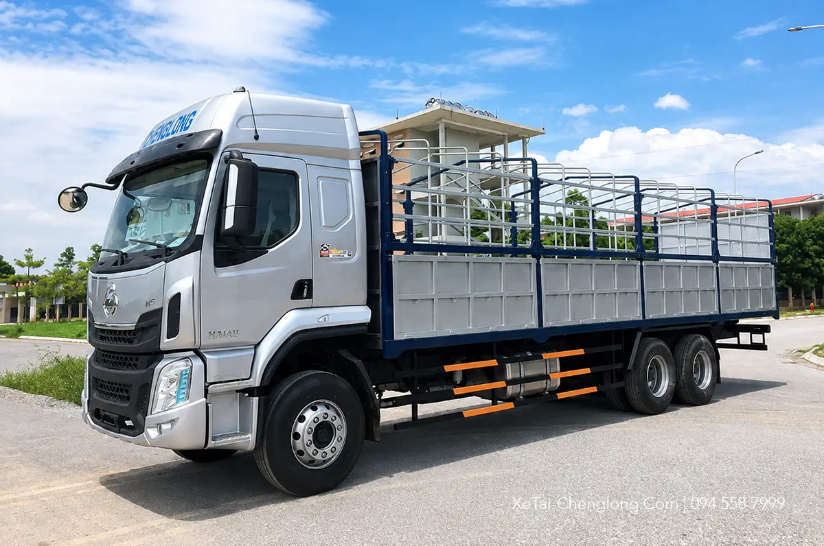 Thùng mui bạt xe tải Chenglong H5 6x4 270HP 3 chân