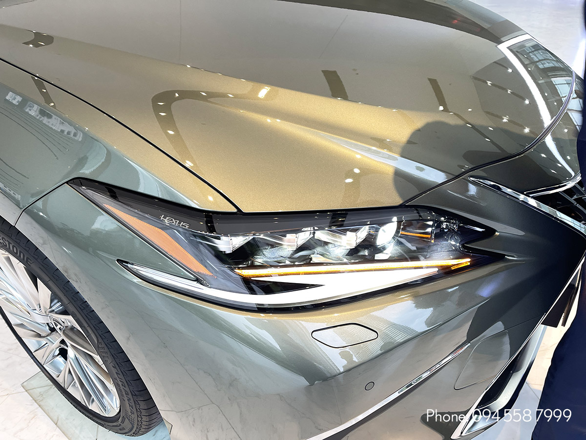 Đèn chiếu sáng phía trước trên xe Lexus ES
