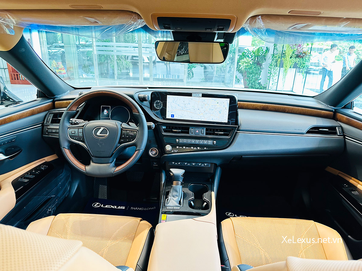 Khoang nội thất xe ES 250