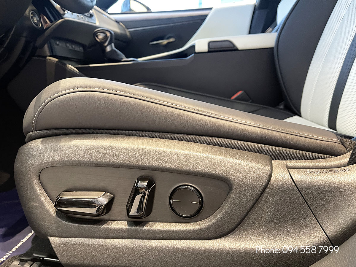 Ghế chỉnh điện trên xe Lexus ES 250 F SPORT