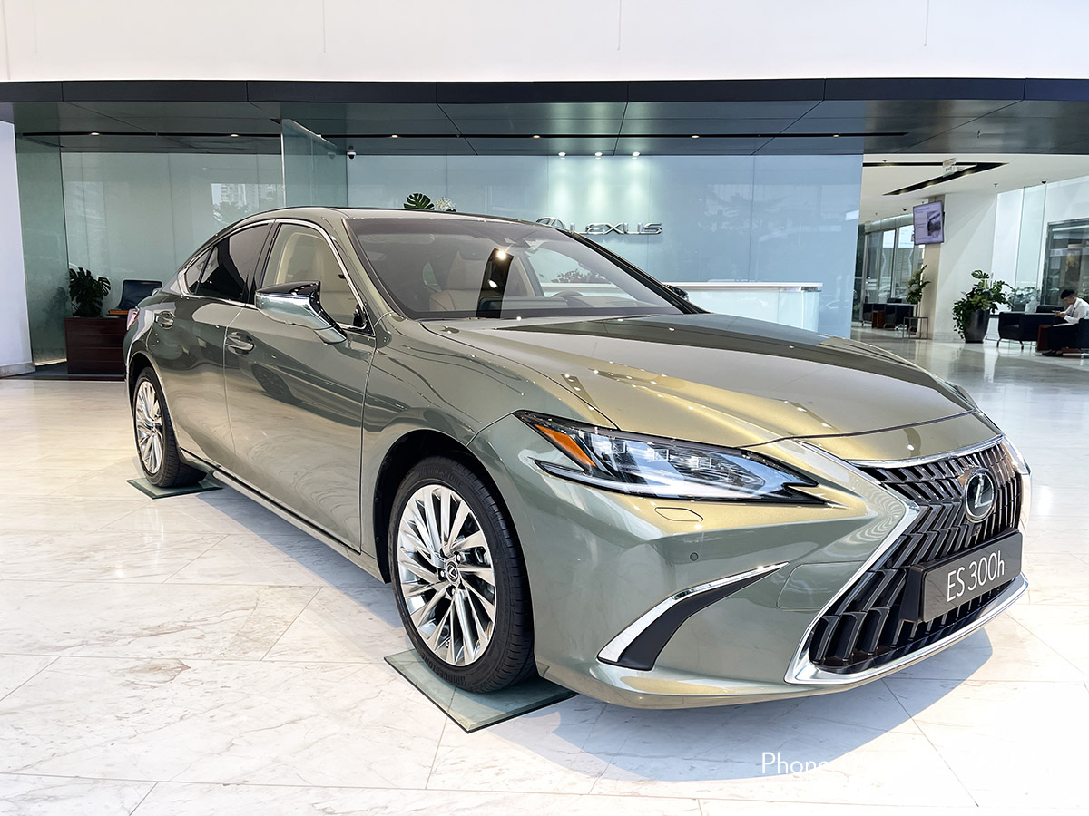 Lexus ES 300h màu Xanh