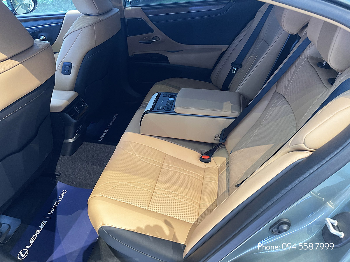 Bệ tì tay trên xe Lexus ES300h hàng ghế thứ 2