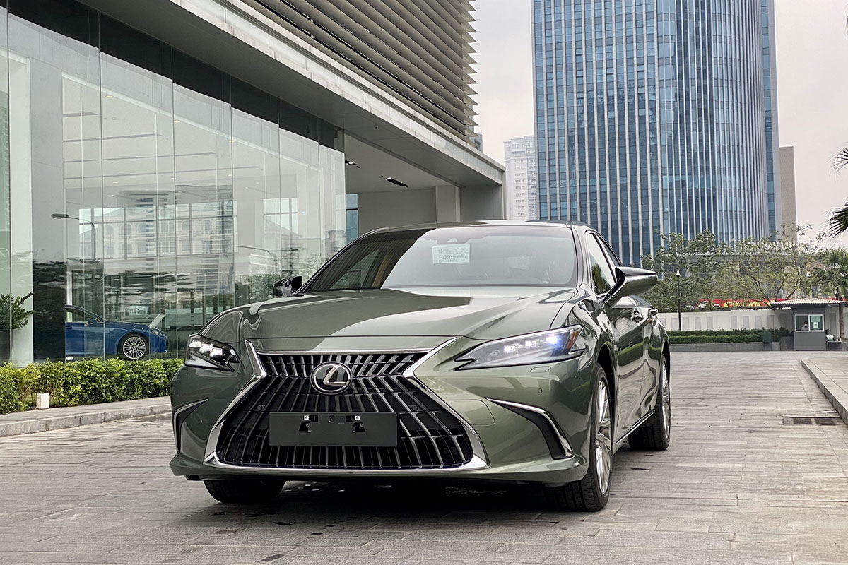 Lexus ES 250 màu xanh