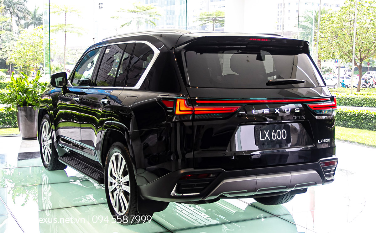 Ngoại thất xe Lexus LX600 - Phần đuôi xe