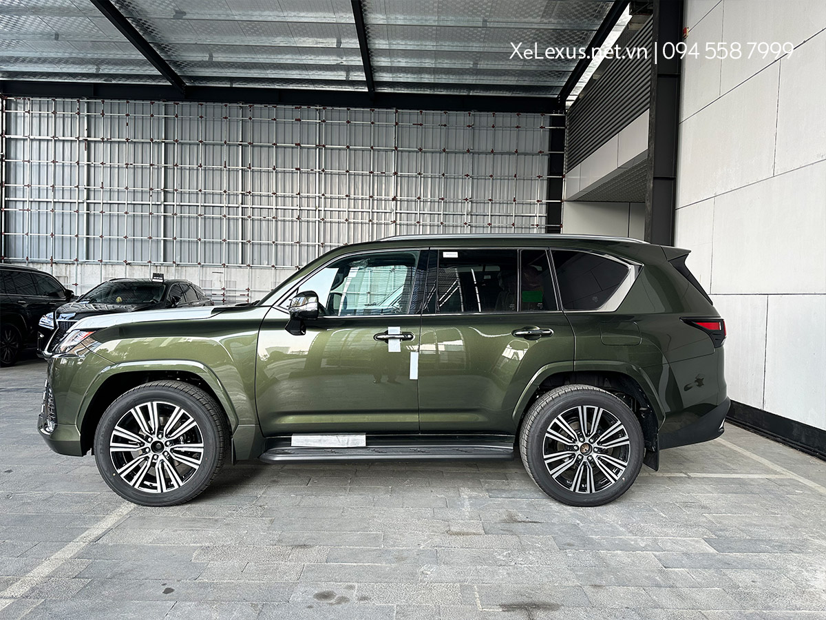 Xe Lexus LX600 màu Xanh
