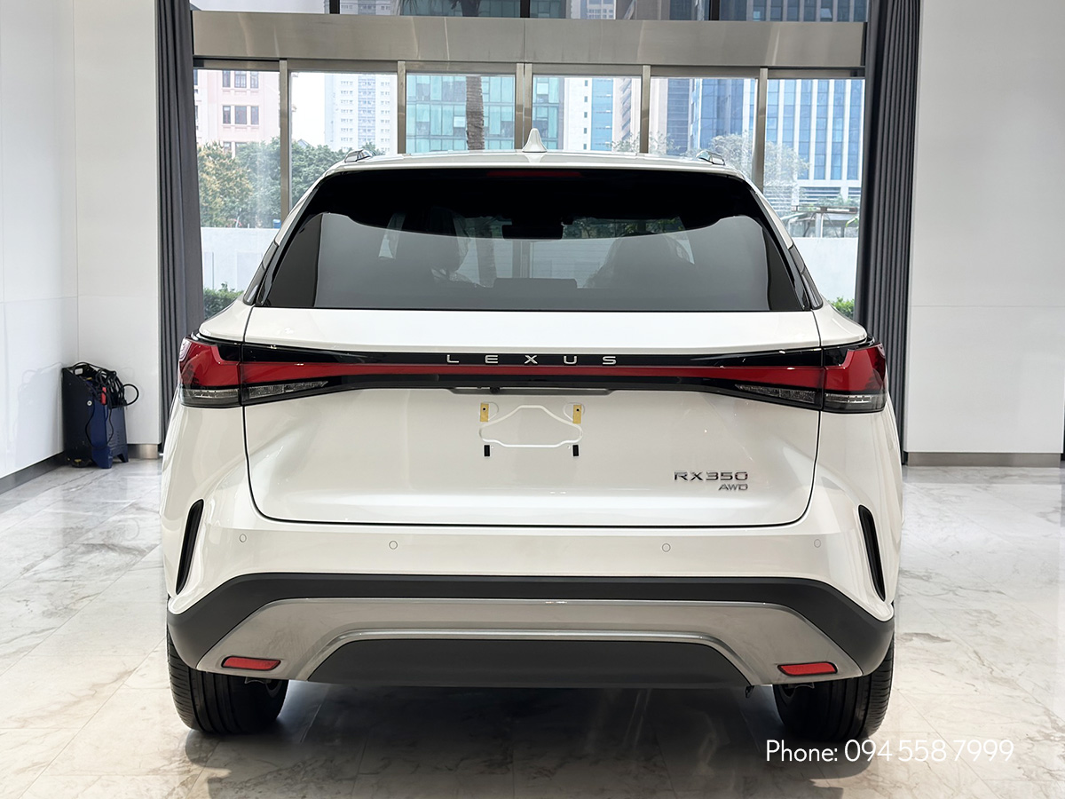 Phần đuôi xe Lexus RX 350 Luxury màu trắng Sonic Quartz (085)