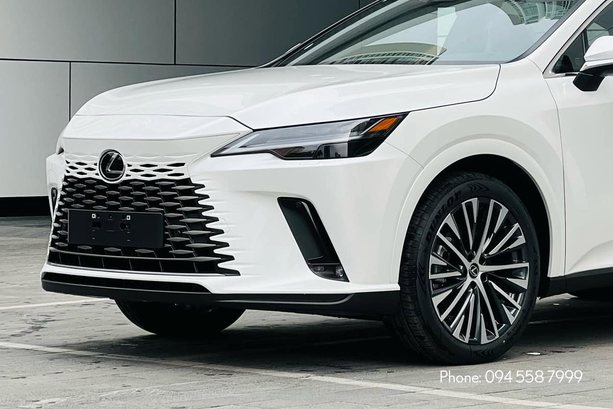 Khoang động cơ xe Lexus RX 350 Premium