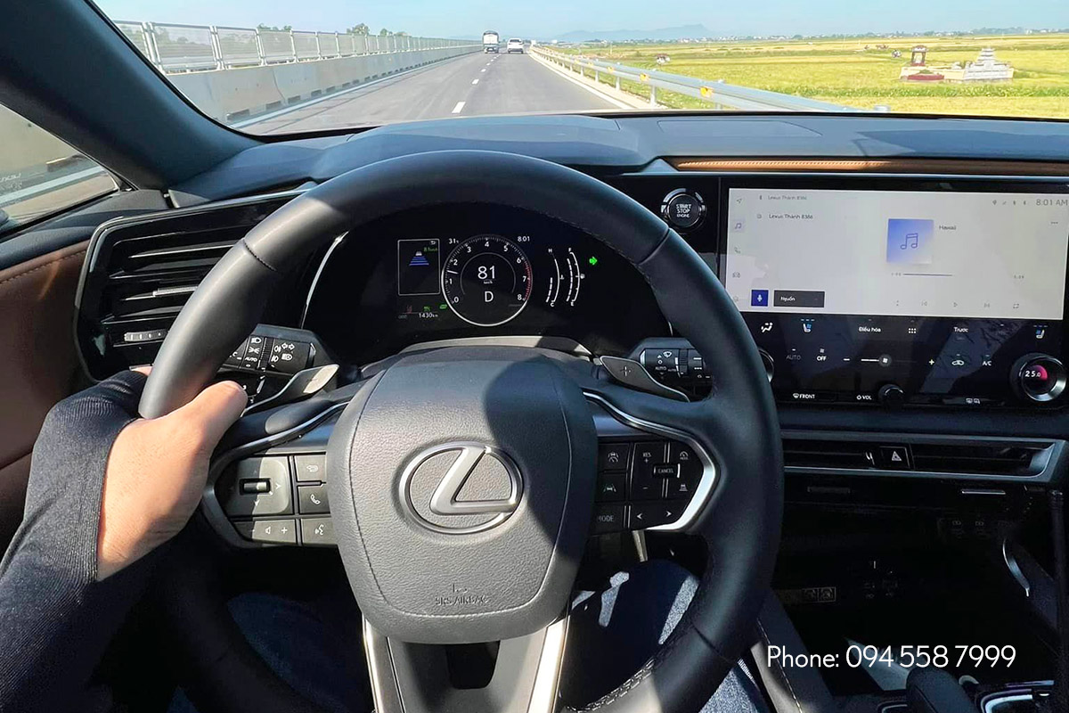 Hệ thống theo dõi làn đường LTA trên xe Lexus RX 350 Premium
