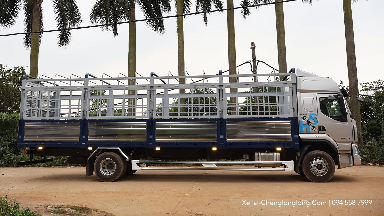 Xe tải Chenglong H5 240HP thùng mui bạt 2 bẩng