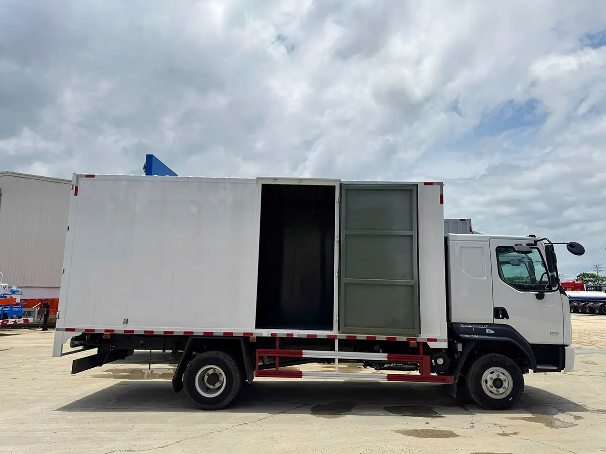 Xe tải Chenglong 5 tấn L3 160HP thùng kín 5m85