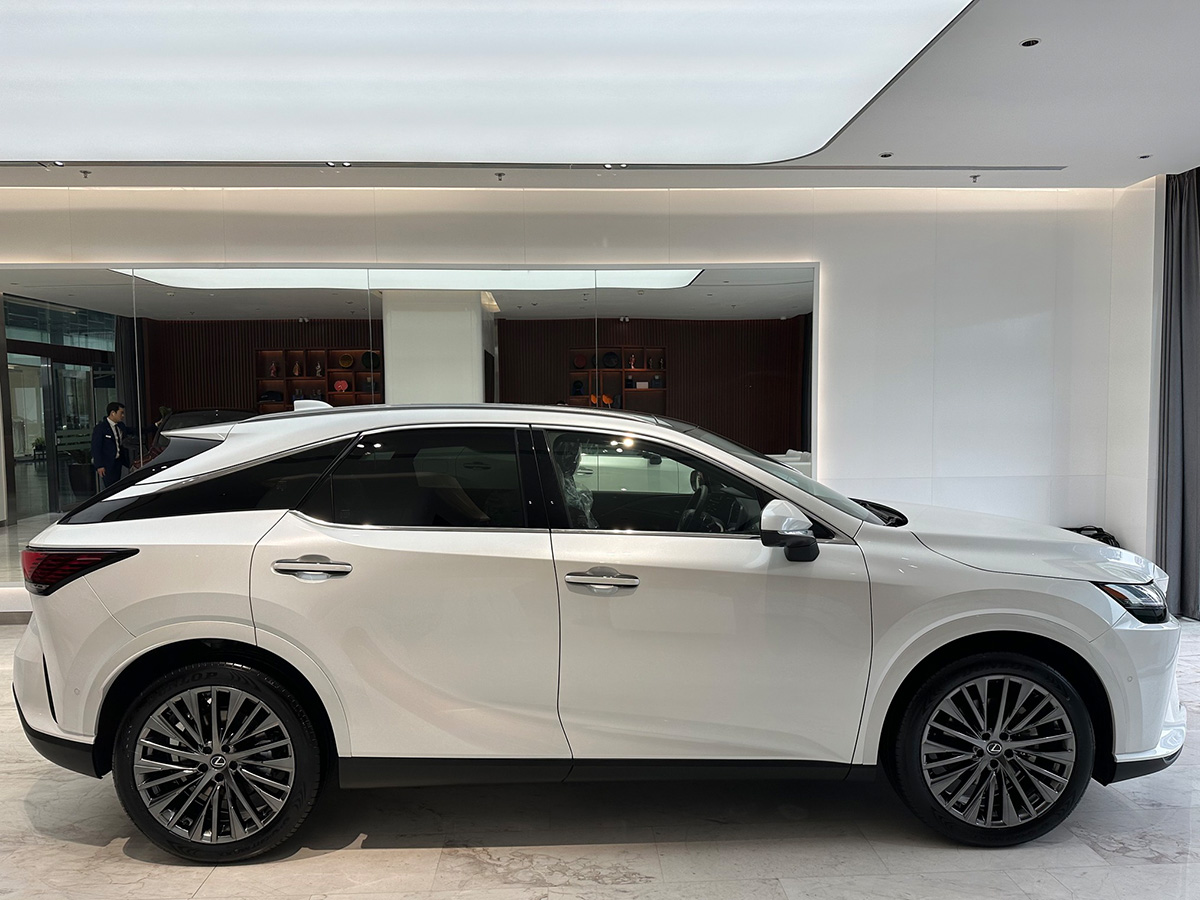 gia-lan-banh-xe-lexus-rx-350-luxury-2023_anh_2