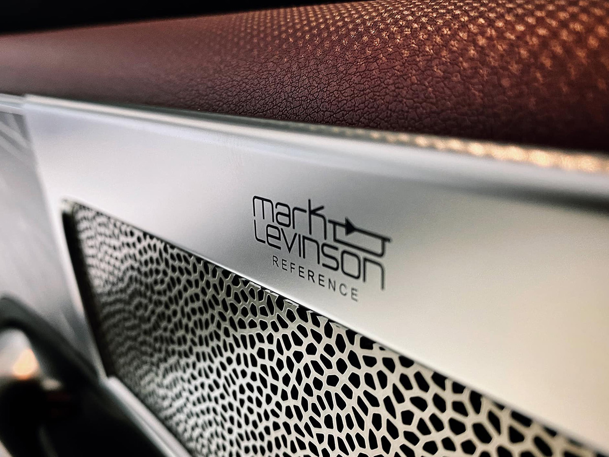 Hệ thống âm thanh Mark Levinson được trang bị độc quyền chỉ dành riêng cho xe Lexus