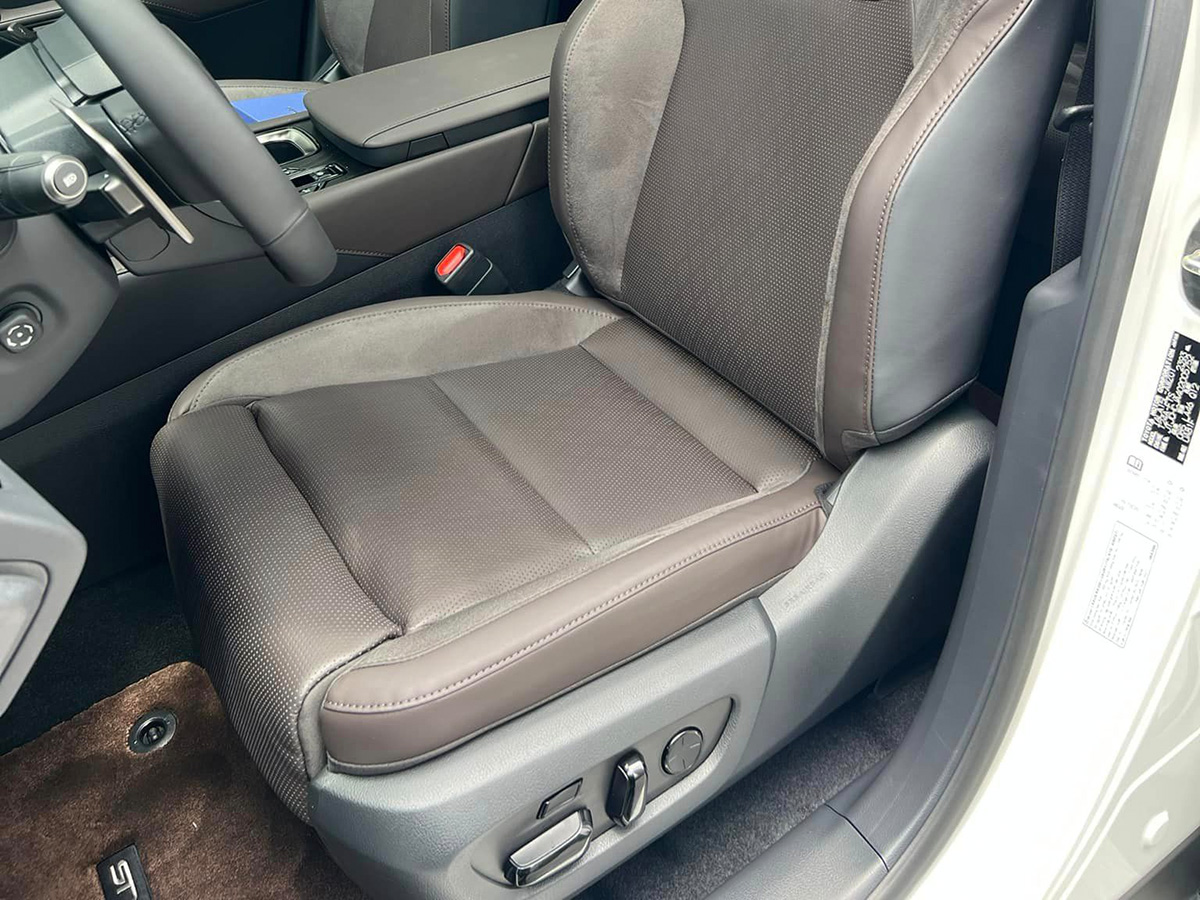 khac-nhau-ghe-ngoi-giua-ghe-ngoi-rx350-luxury-va-rx500h-f-sport_anh_4