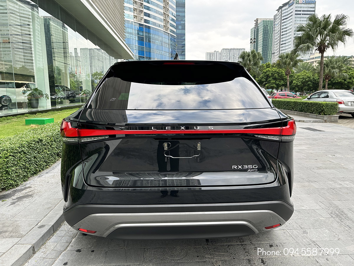 Đuôi xe Lexus RX 350 Luxury ngoại thất màu đen
